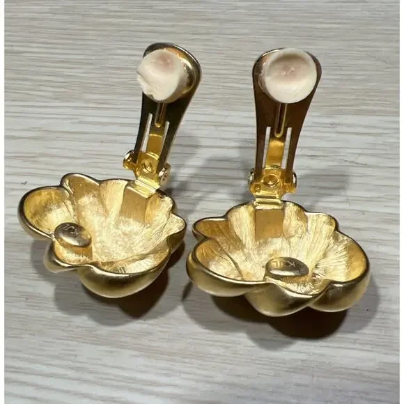 Vintage KJL Kenneth LANE Satin Gold Clip Earrings Runway Modernist L110c - Picture 6 of 8
